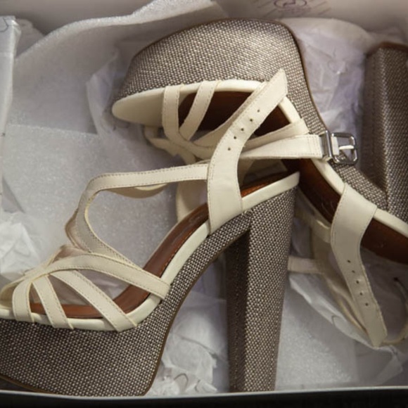"Jessica Simpson" Platform Sandels - Picture 2 of 7
